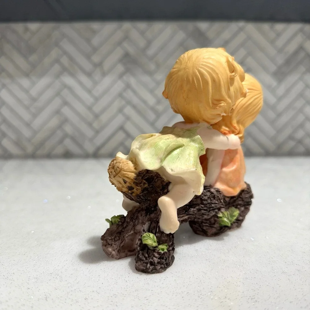Vintage‎ Resin Figurine – Boy Kissing Girl on Log | 5